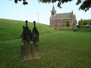 Foto: 02-08-2013 Millingen - Drie leerlingen (1)