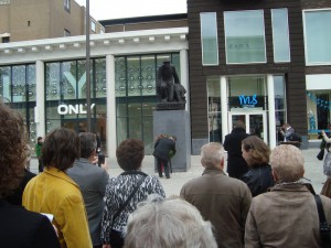 Nijmegen - Knielende soldaat (onthulling 2014)