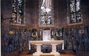 Michaëlkerk 014 - Sacramentsaltaar & wandreliëf