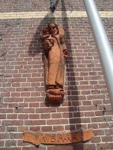 Foto: 21-08-2013 Tilburg - Boomstraat 81 Ave Maria (3)
