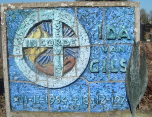 Millingen - Grafsteen Ida van Gils (voorzijde)