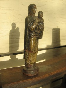 Madonna met kind, keramiek, 21 x 6 cm(ca 1932)