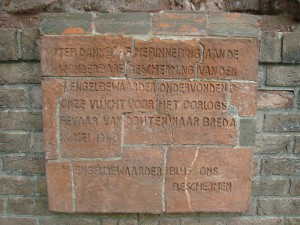 Foto: 09-08-2015 Druten - Engelbewaarder (tekst) - DSC04998